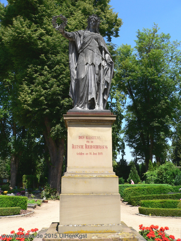 Freiheitskämpfer-Denkmal in Kirchheimbolanden mit der Figur der "Trauernden" Germania, Bildhauer: Hermann Schies (1836 – 1899)