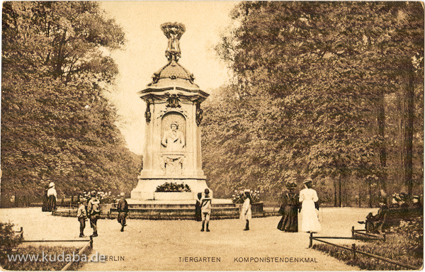 Historische Postkartenansicht vom Musiker-Denkmal im Großen Tiergarten in Berlin