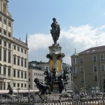 Augustus-Brunnen in Augsburg auf dem Rathausplatz aus den Jahren 1588 - 1594 (Renaissance).