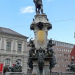 Augustus-Brunnen in Augsburg auf dem Rathausplatz aus den Jahren 1588 - 1594 (Renaissance).