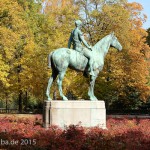 Reiterstandbild “Amazone zu Pferd” von Louis Tuaillon im Großen Tiergarten in Berlin, Zustand: Oktober 2015.