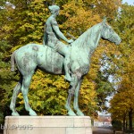 Reiterstandbild “Amazone zu Pferd” von Louis Tuaillon im Großen Tiergarten in Berlin, Zustand: Oktober 2015.