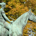 Reiterstandbild “Amazone zu Pferd” von Louis Tuaillon im Großen Tiergarten in Berlin, Zustand: Oktober 2015.