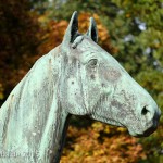 Reiterstandbild “Amazone zu Pferd” von Louis Tuaillon im Großen Tiergarten in Berlin, Zustand: Oktober 2015.