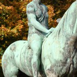 Reiterstandbild “Amazone zu Pferd” von Louis Tuaillon im Großen Tiergarten in Berlin, Zustand: Oktober 2015.