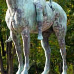 Reiterstandbild “Amazone zu Pferd” von Louis Tuaillon im Großen Tiergarten in Berlin, Zustand: Oktober 2015.