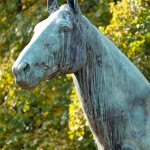 Reiterstandbild “Amazone zu Pferd” von Louis Tuaillon im Großen Tiergarten in Berlin, Zustand: Oktober 2015.