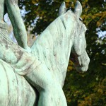 Reiterstandbild “Amazone zu Pferd” von Louis Tuaillon im Großen Tiergarten in Berlin, Zustand: Oktober 2015.