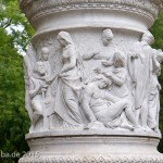 Denkmal Königin Luise auf der Luiseninsel im Großen Tiergarten in Berlin von Erdmann Encke, Marmor-Original, Zustand: Oktober 2015.