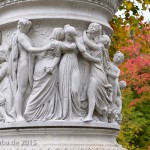 Denkmal Königin Luise auf der Luiseninsel im Großen Tiergarten in Berlin von Erdmann Encke, Marmor-Original, Zustand: Oktober 2015.