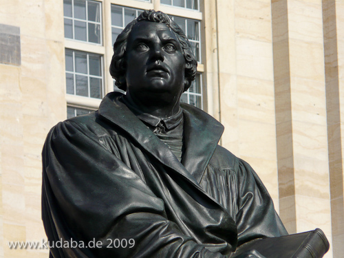 Luther-Denkmal in Dresden von Ernst Rietschel von 1861, Aufstellung an diesem Ort 1885, Guss von Christian Albert Bierling