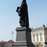 Luther-Denkmal in Dresden von Ernst Rietschel von 1861, Aufstellung an diesem Ort 1885, Guss von Christian Albert Bierling