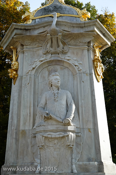 Musiker-Denkmal im Großen Tiergarten in Berlin-Tiergarten von Rudolf Siemering aus dem Jahr 1904, Zustand: Oktober 2015.