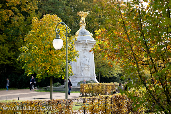 Musiker-Denkmal im Großen Tiergarten in Berlin-Tiergarten von Rudolf Siemering aus dem Jahr 1904, Zustand: Oktober 2015.
