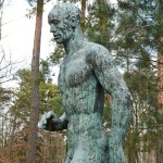 Bronzeskulptur “Dionysos” von Georg Kolbe im Kolbe-Hain in Westend, Berlin-Charlottenburg, Nachguss von 1962 aus der Bildgießerei Noack, Berlin, Detailansicht