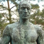 Bronzeskulptur “Dionysos” von Georg Kolbe im Kolbe-Hain in Westend, Berlin-Charlottenburg, Nachguss von 1962 aus der Bildgießerei Noack, Berlin, Detailansicht