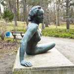 Bronzeskulptur "Ruhende" von Georg Kolbe im Kolbe-Hain in Westend, Berlin-Charlottenburg, Nachguss von 1965 aus der Bildgießerei Noack, Berlin, Gesamtansicht