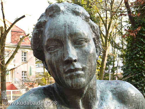 Bronzeskulptur "Ruhende" von Georg Kolbe im Kolbe-Hain in Westend, Berlin-Charlottenburg, Nachguss von 1965 aus der Bildgießerei Noack, Berlin, Detailansicht des Kopfes