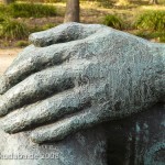 Bronzeskulptur "Ruhende" von Georg Kolbe im Kolbe-Hain in Westend, Berlin-Charlottenburg, Nachguss von 1965 aus der Bildgießerei Noack, Berlin, Detailansicht