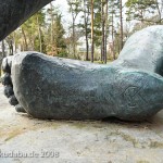 Bronzeskulptur "Ruhende" von Georg Kolbe im Kolbe-Hain in Westend, Berlin-Charlottenburg, Nachguss von 1965 aus der Bildgießerei Noack, Berlin, Detailansicht