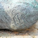 Bronzeskulptur "Ruhende" von Georg Kolbe im Kolbe-Hain in Westend, Berlin-Charlottenburg, Nachguss von 1965 aus der Bildgießerei Noack, Berlin, Detailansicht