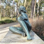 Bronzeskulptur "Ruhende" von Georg Kolbe im Kolbe-Hain in Westend, Berlin-Charlottenburg, Nachguss von 1965 aus der Bildgießerei Noack, Berlin, Gesamtansicht