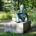 Bronzeskulptur “Ruhende” von Georg Kolbe im Kolbe-Hain in Westend, Berlin-Charlottenburg, Nachguss von 1962 aus der Bildgießerei Noack, Berlin