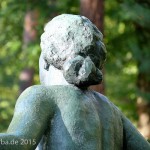 Bronzeskulptur “Ruhende” von Georg Kolbe im Kolbe-Hain in Westend, Berlin-Charlottenburg, Nachguss von 1962 aus der Bildgießerei Noack, Berlin