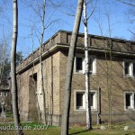 Ehemaliges Atelierhaus von Arno Breker im Käuzchensteig in Berlin-Dahlem von Hans Freese, Ausschnitt mit Seitengebäude