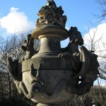 Bismarckbrücke in Grunewald, Berlin-Wilmersdorf, Detailansicht des Brückengeländers: Sandsteinskulptur