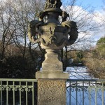 Bismarckbrücke in Grunewald, Berlin-Wilmersdorf, Detailansicht des Brückengeländers: Sandsteinskulptur