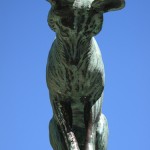 Der Fuchsbrunnen in den Ceciliengärten von 1912 von Max Esser (Bronzeskulptur des Fuchses) und Paul Wolf
