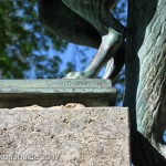 Der Fuchsbrunnen in den Ceciliengärten von 1912 von Max Esser (Bronzeskulptur des Fuchses) und Paul Wolf