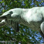 Der Fuchsbrunnen in den Ceciliengärten von 1912 von Max Esser (Bronzeskulptur des Fuchses) und Paul Wolf