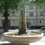 Der Fuchsbrunnen in den Ceciliengärten von 1912 von Max Esser (Bronzeskulptur des Fuchses) und Paul Wolf