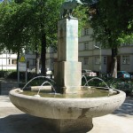 Der Fuchsbrunnen in den Ceciliengärten von 1912 von Max Esser (Bronzeskulptur des Fuchses) und Paul Wolf