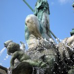 Neptunbrunnen von Reinhold Begas auf dem Alexanderplatz in Berlin-Mitte, Detailansicht