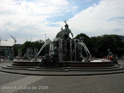 Neptunbrunnen von Reinhold Begas auf dem Alexanderplatz in Berlin-Mitte, Gesamtansicht