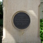 Büste von Martin Luther vor seinem Geburtshaus in Eisleben von Johann Gottfried von Schadow, Detailansicht des Sockels