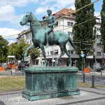 Reiterdenkmal "Der Sieger" auf dem Steubenplatz in Berlin-Charlottenburg von Louis Tuaillon von 1899