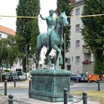 Reiterdenkmal "Der Sieger" auf dem Steubenplatz in Berlin-Charlottenburg von Louis Tuaillon von 1899