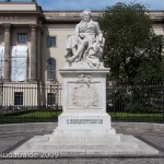 Denkmal Alexander von Humboldts in Berlin-Mitte von Reinhold Begas von 1882, Gesamtansicht