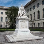 Denkmal Alexander von Humboldts in Berlin-Mitte von Reinhold Begas von 1882, Gesamtansicht