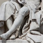 Denkmal Alexander von Humboldts in Berlin-Mitte von Reinhold Begas von 1882, Detailansicht der Sitzfigur Humboldts