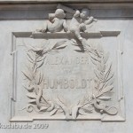 Denkmal Alexander von Humboldts in Berlin-Mitte von Reinhold Begas von 1882, Detailansicht des Sockels, Vorderseite