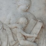Denkmal Alexander von Humboldts in Berlin-Mitte von Reinhold Begas von 1882, Detailansicht des Sockels, östliche Seite