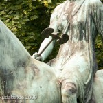 Reiterstandbild “Amazone zu Pferd” von Louis Tuaillon im Großen Tiergarten in Berlin, Detailansicht