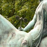 Reiterstandbild “Amazone zu Pferd” von Louis Tuaillon im Großen Tiergarten in Berlin, Detailansicht