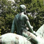 Reiterstandbild “Amazone zu Pferd” von Louis Tuaillon im Großen Tiergarten in Berlin, Detailansicht