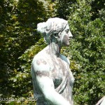 Reiterstandbild “Amazone zu Pferd” von Louis Tuaillon im Großen Tiergarten in Berlin, Detailansicht